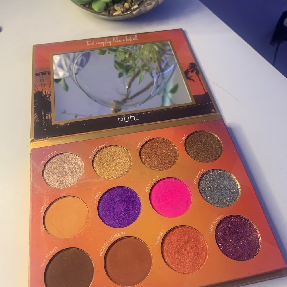 Eyeshadow - Picture 2 of 2